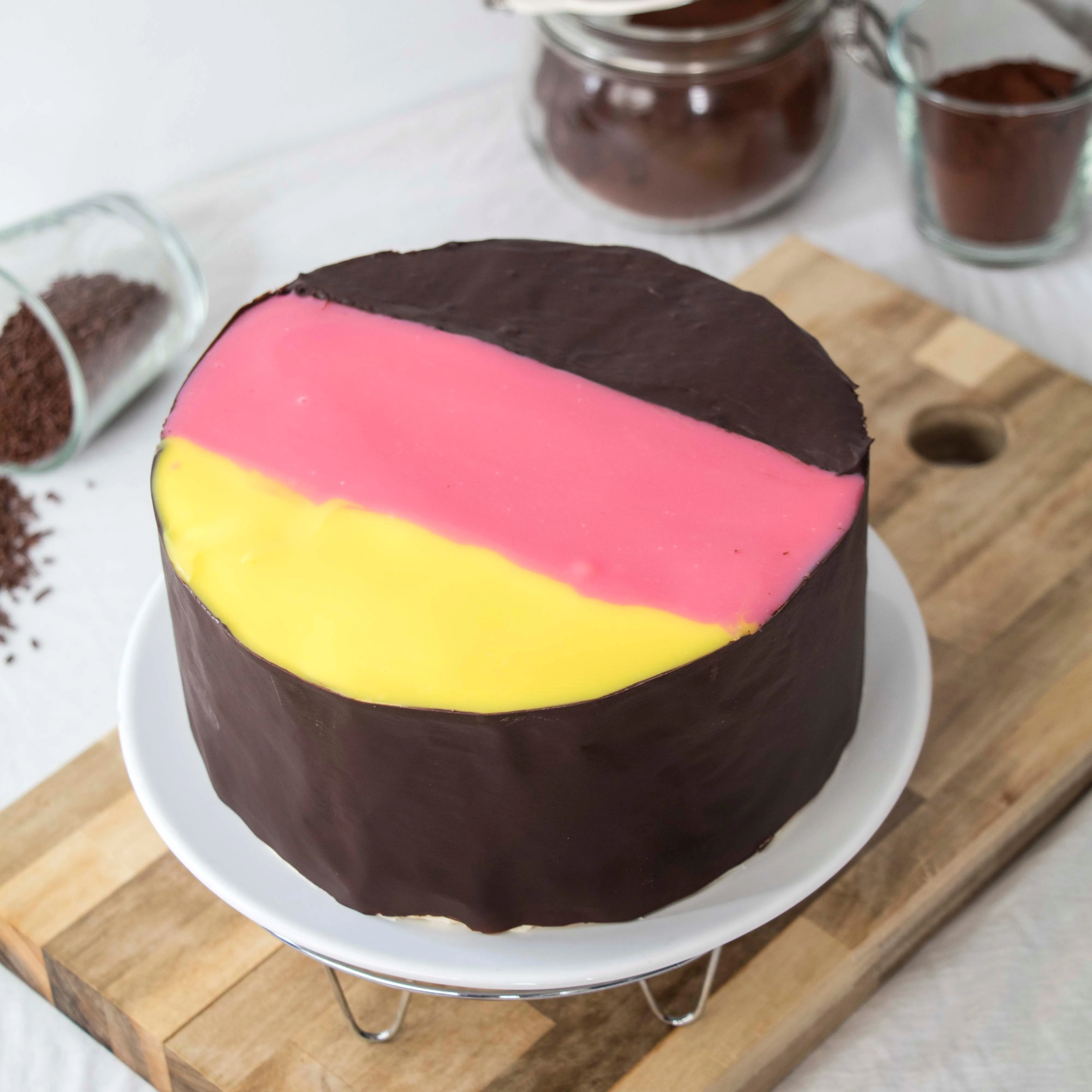 Donauwelle-Torte-mit-Deutschland-Flagge-coucoucake