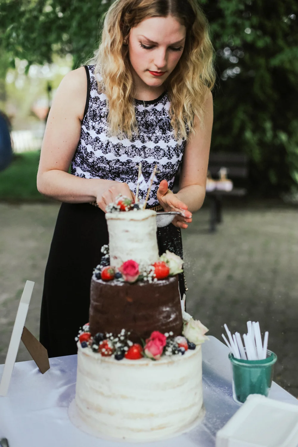 Rustic-Wedding-Cake-in-Vintge-Style-coucoucake