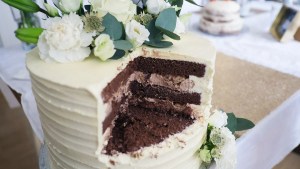 Small-Wedding-Cake-Elegant-Romantic-coucoucake