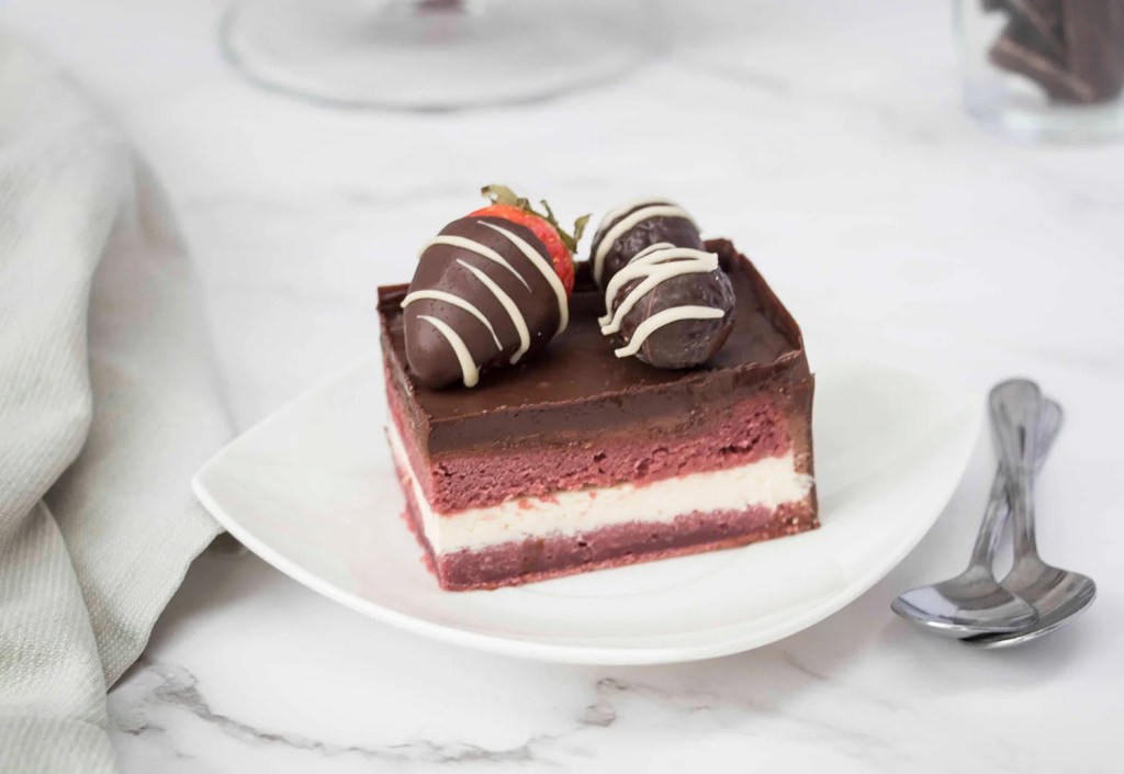 Valentines-Day-Cake-Chocolate-Box-Cake-two-ways-coucoucake