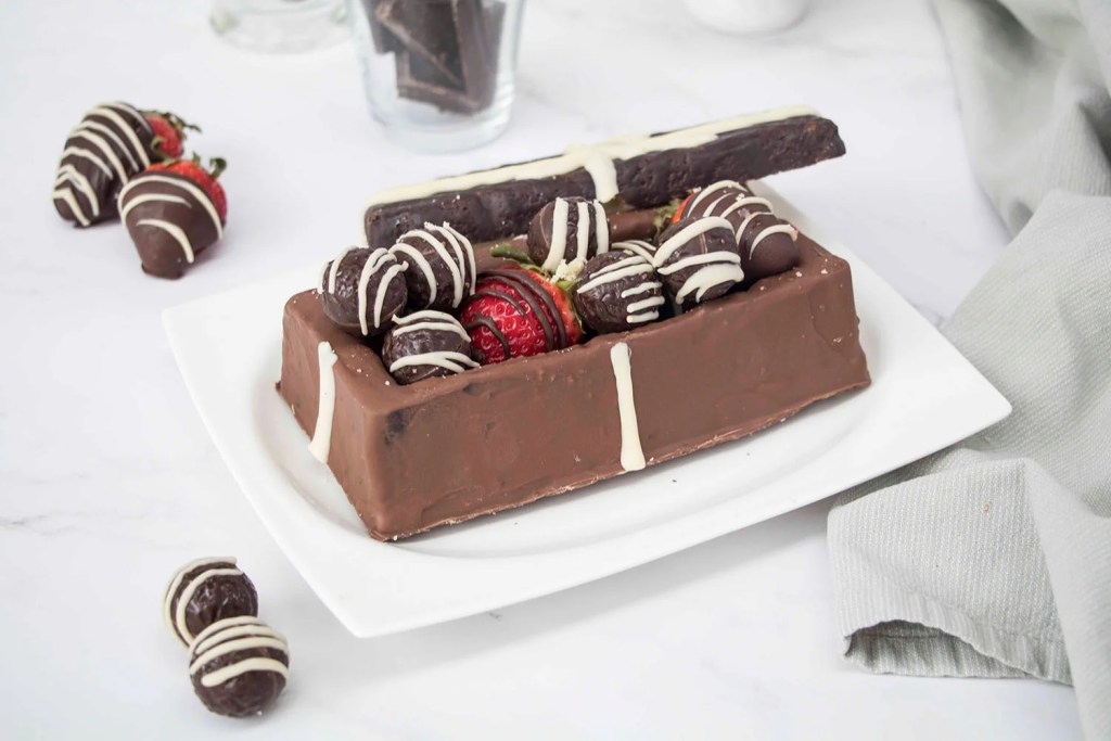 Valentinstag-Torte-Pralinenschachtel-Torte-zwei-Varianten-coucoucake