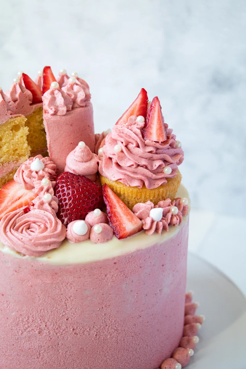 Vanilla-Strawberry-Cake-Recipe-for-Mother’s-Day-Cake-coucoucake