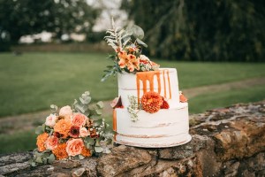 naked-wedding-cake-with-caramel-drip-coucoucake (11)
