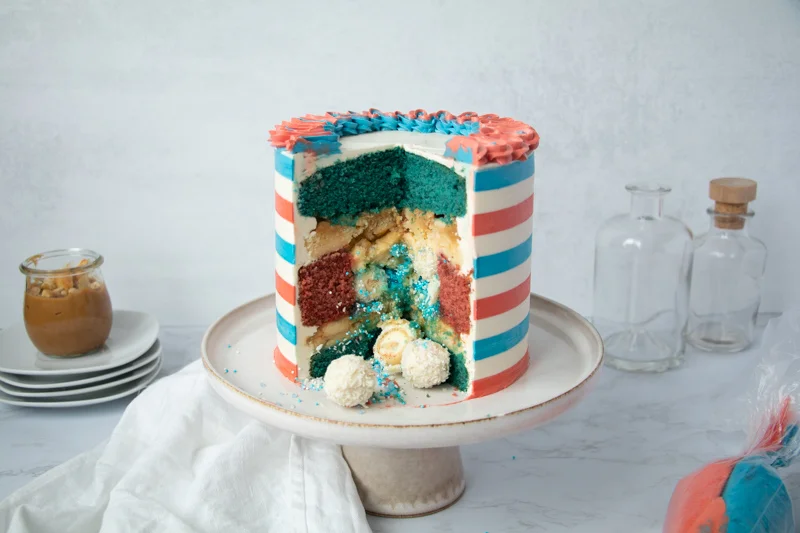 USA-Pinata-Cake-Striped-Cake-Design-coucoucake