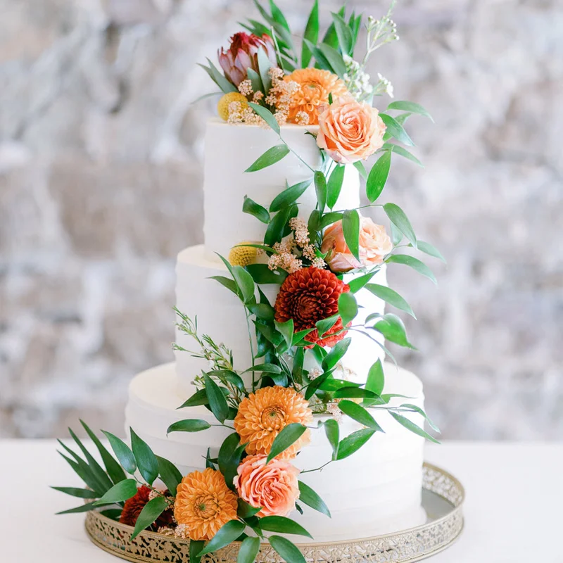 White-Wedding-Cake-with-Flowers-coucoucake